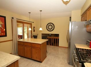 6370 Upper Ridge Way, Roscoe, IL 61073