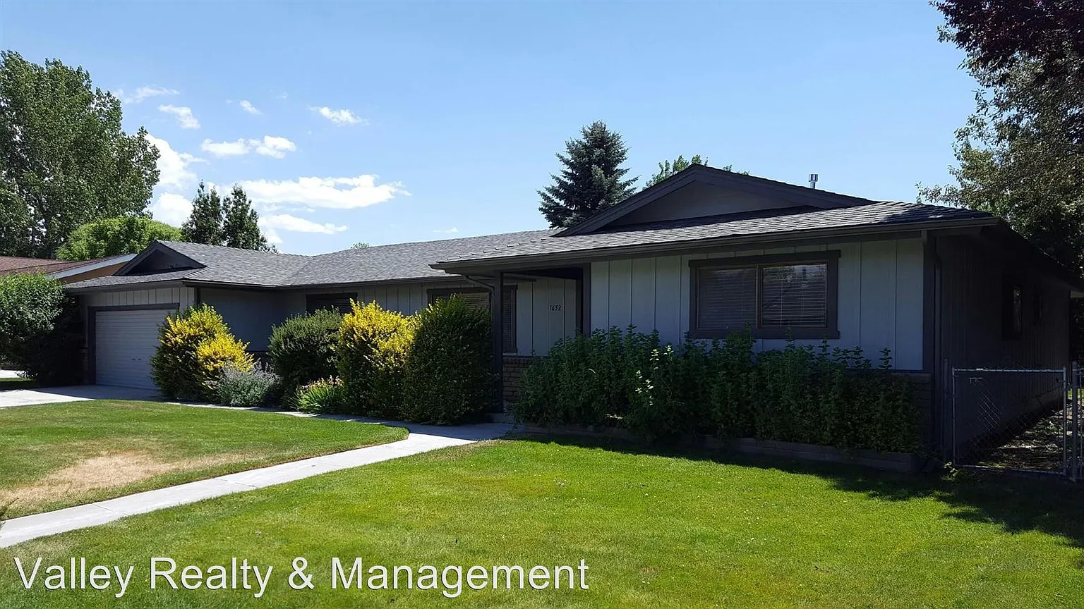 1652 Belarra Dr photo 1