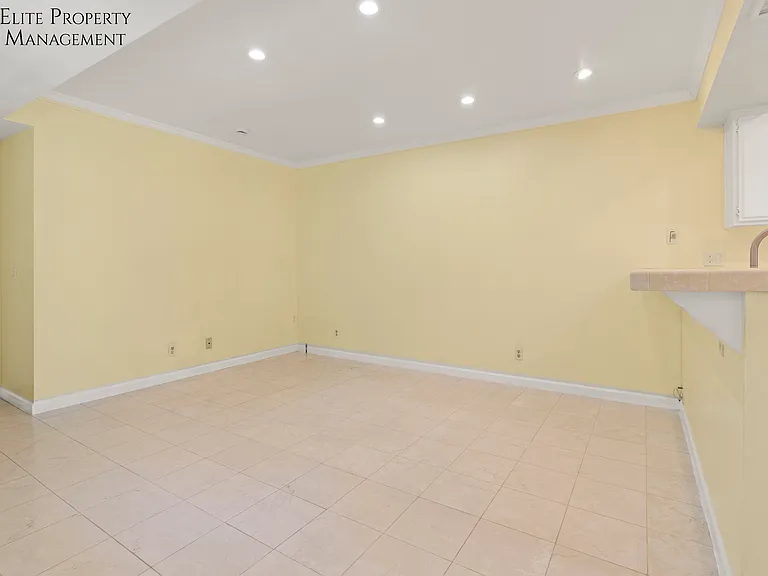 1409 Athena — Photo 13