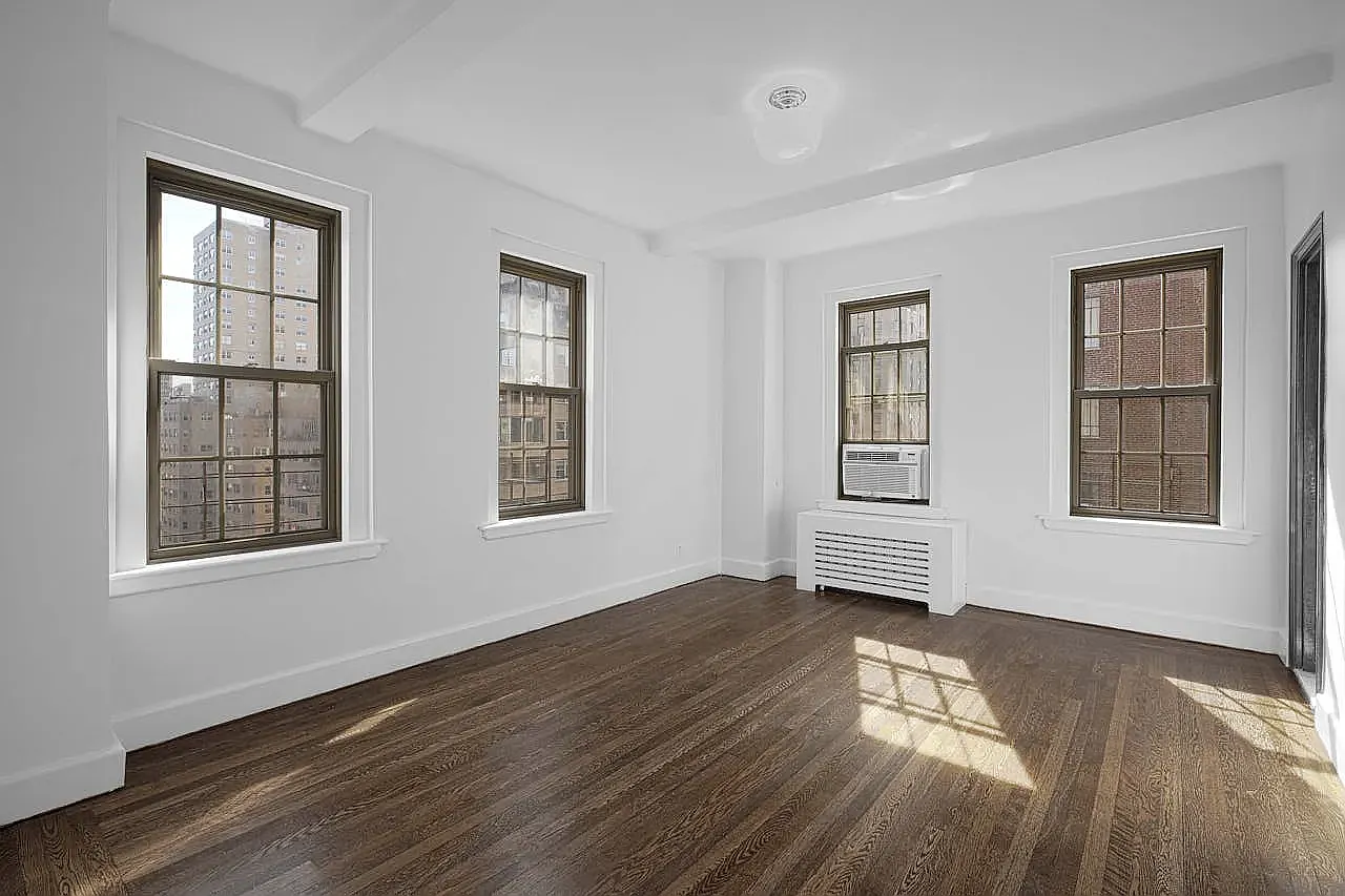 24 Fifth Avenue — Photo 2