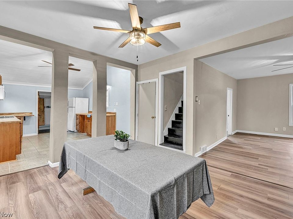 19th image of 262 E Walnut St