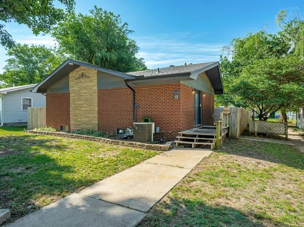 717 E High St, Towanda, KS 67144