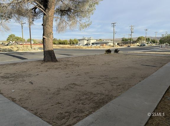 3rd image of 135 S Gateway Blvd