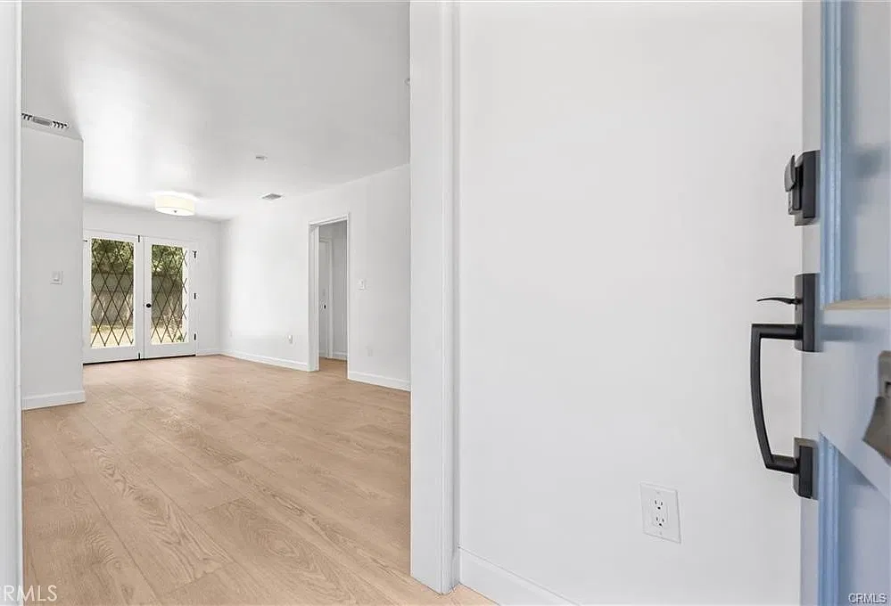 3 bed, 1274 sqft, $4,650 — Photo 2