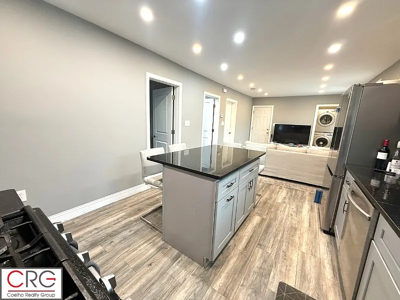 3 bed, 1000 sqft, $3,350 — Photo 3