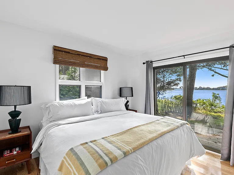 33 Bluff Point Rd — Photo 6