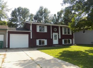 505 Westgate Dr, Winsted, MN 55395