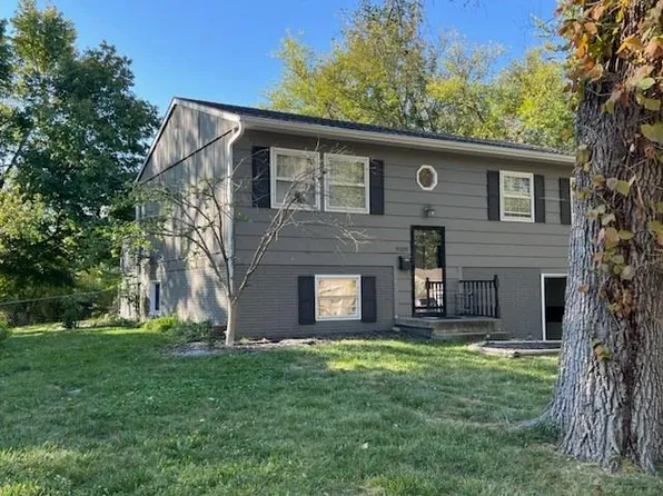 9209 W 101st St, Overland Park, KS 66212