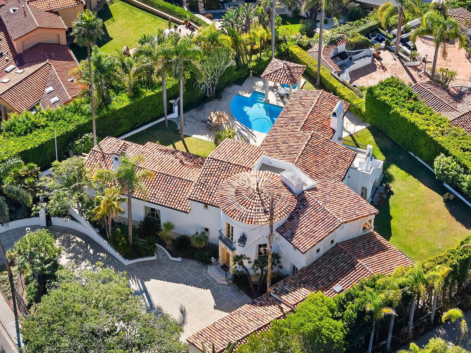 6 bed, 7.5 bath, 6328 sqft, $27,500 — Photo 4