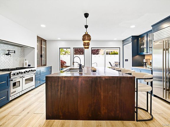 5th image of 2647 Frances Street