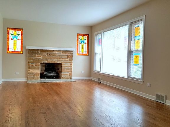 5th image of 10260 Elizabeth St