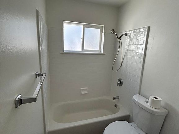 2nd image of 2210 Chestnut Ave #0