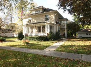301 S Seward St, Winnebago, IL 61088