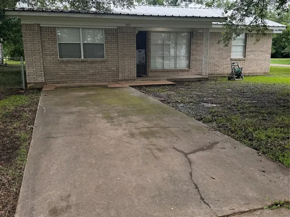 300 W Main St, Cumby, TX 75433