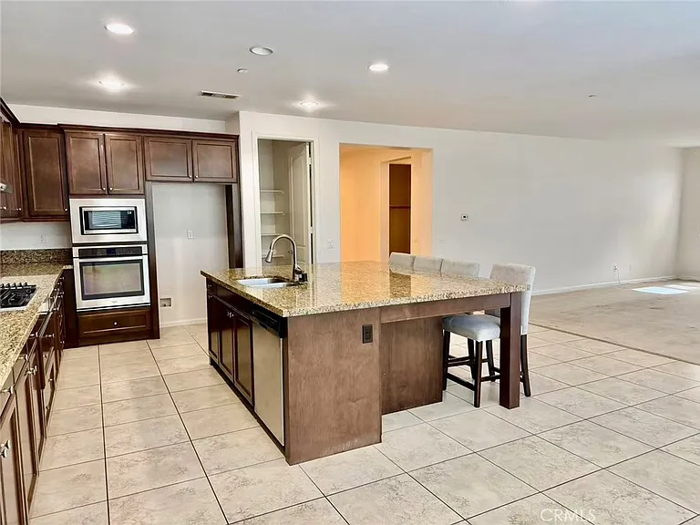 2746 E Wickford St — Photo 8