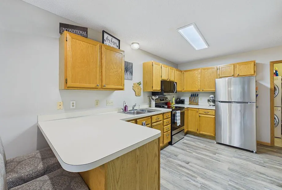 2 bed, 1200 sqft, $2,100 — Photo 2