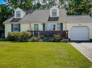 18 Covington St, Huntington Station, NY 11746