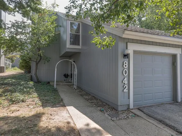 8042 Colony Ln, Lenexa, KS 66215