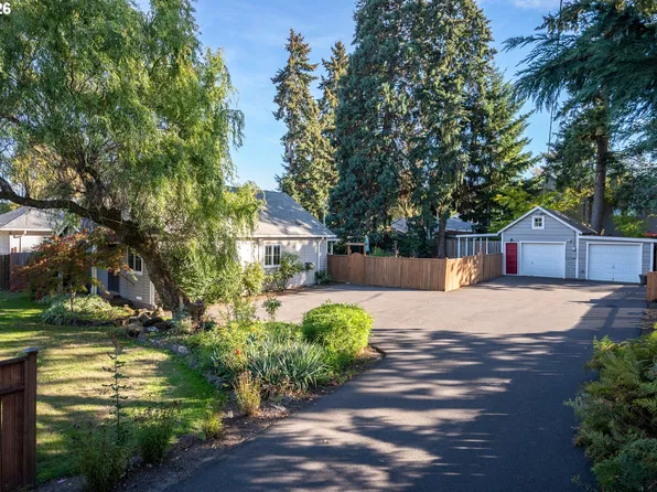 10040 SW Avery St, Tualatin, OR 97062