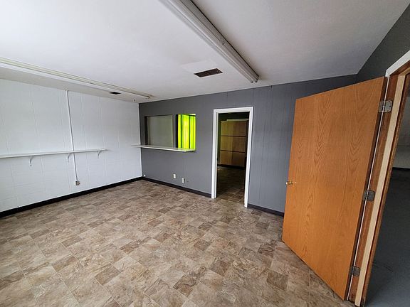 5th image of 907 Stewart St #10927266