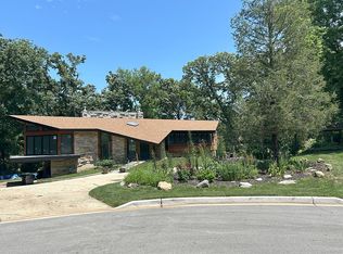 35 Cambridge Dr, Oak Brook, IL 60523