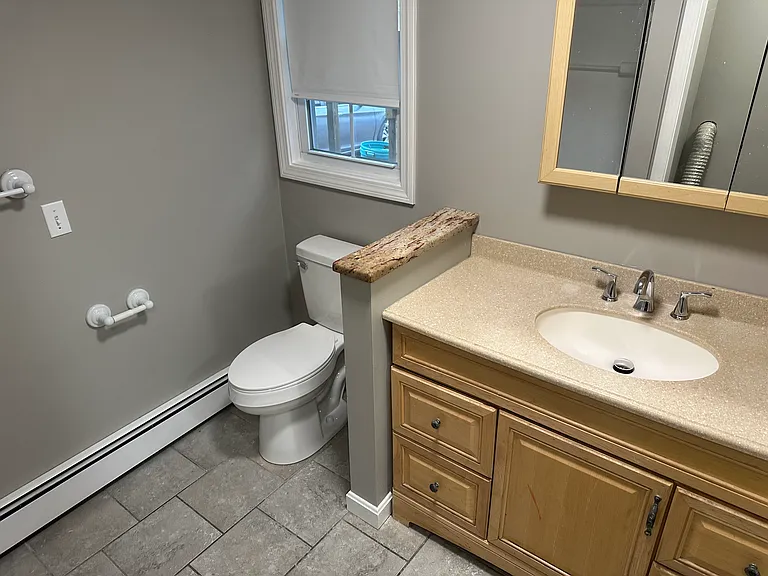 495 Winthrop St — Photo 8