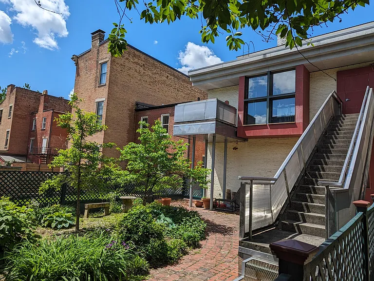 1332 Broadway St — Photo 30