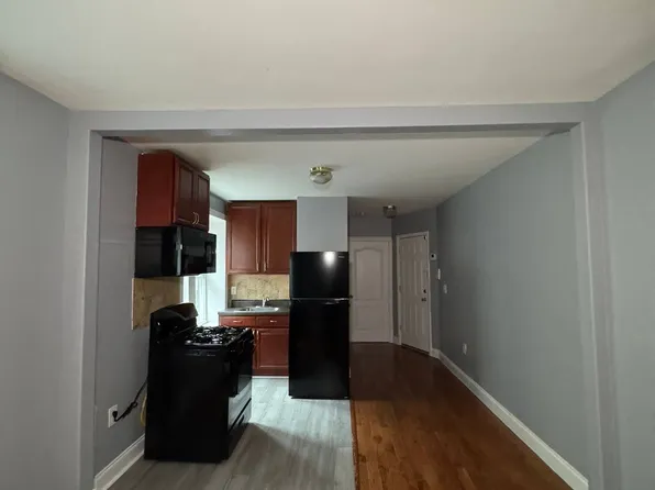 552 Avenue C image 1 of 10