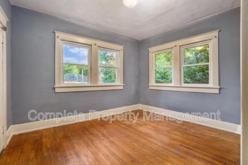 3 bed, 1.0 bath, 1316 sqft, $1,075 — Photo 4