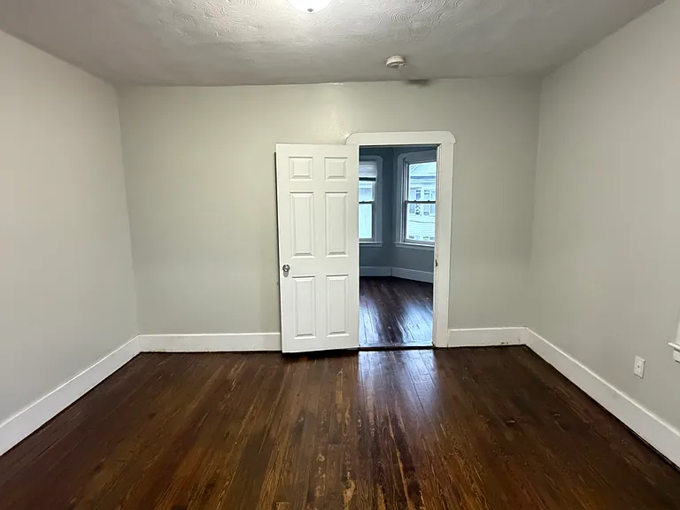 25 Ashley St #3S — Photo 4