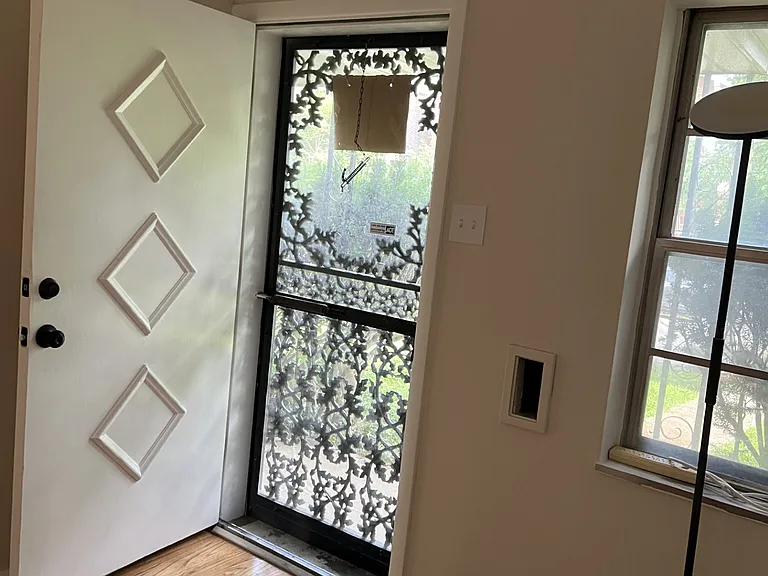 5855 Pershing Ave — Photo 5