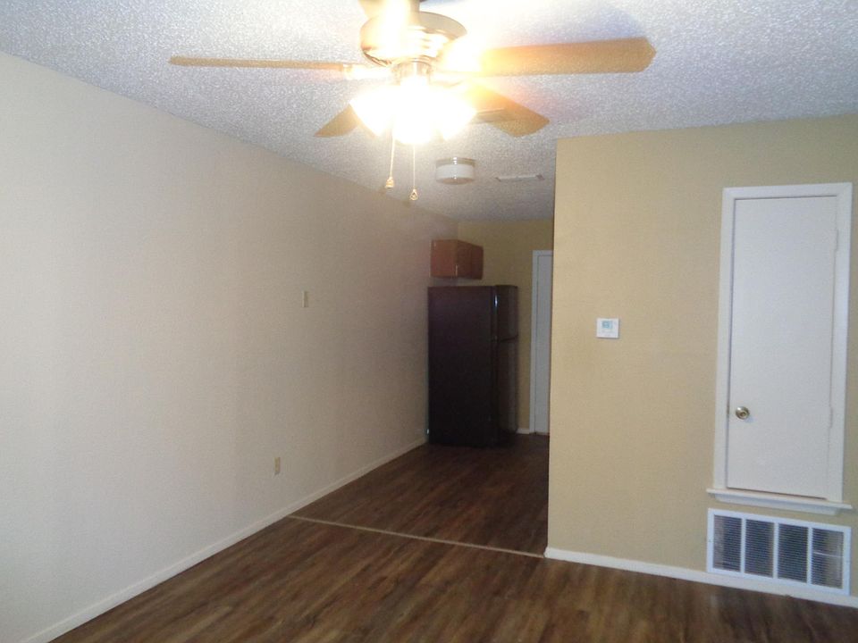 2nd image of 410 Kearley Dr #A
