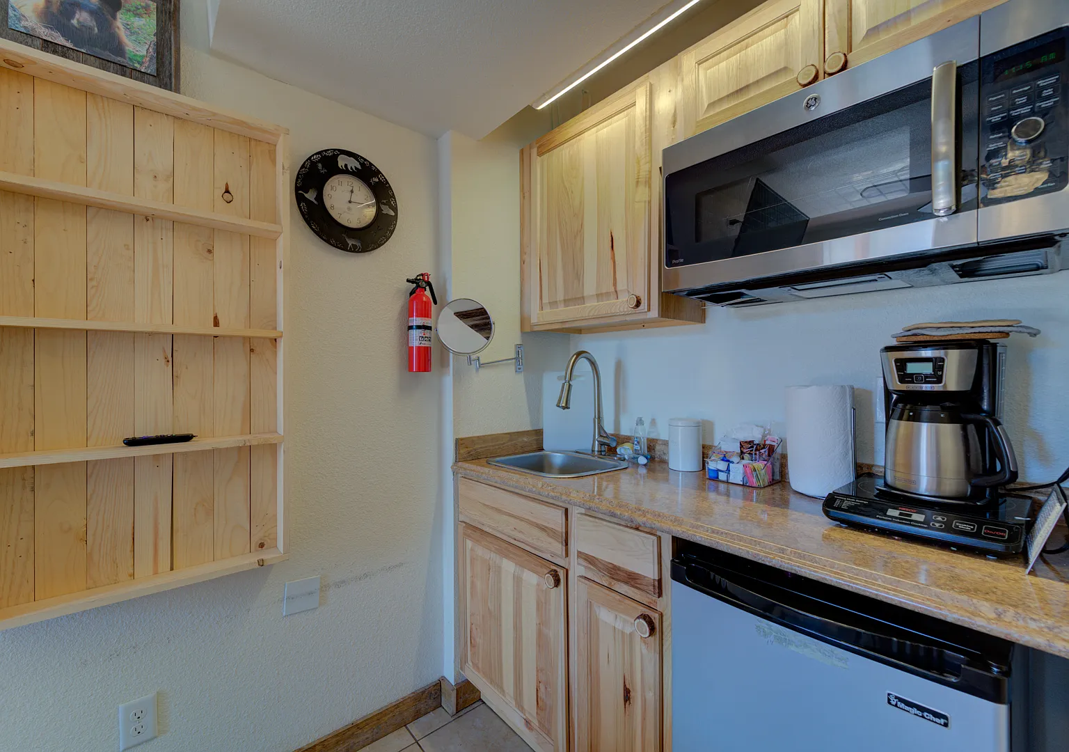 Studio, 200 sqft, $1,300 — Photo 3