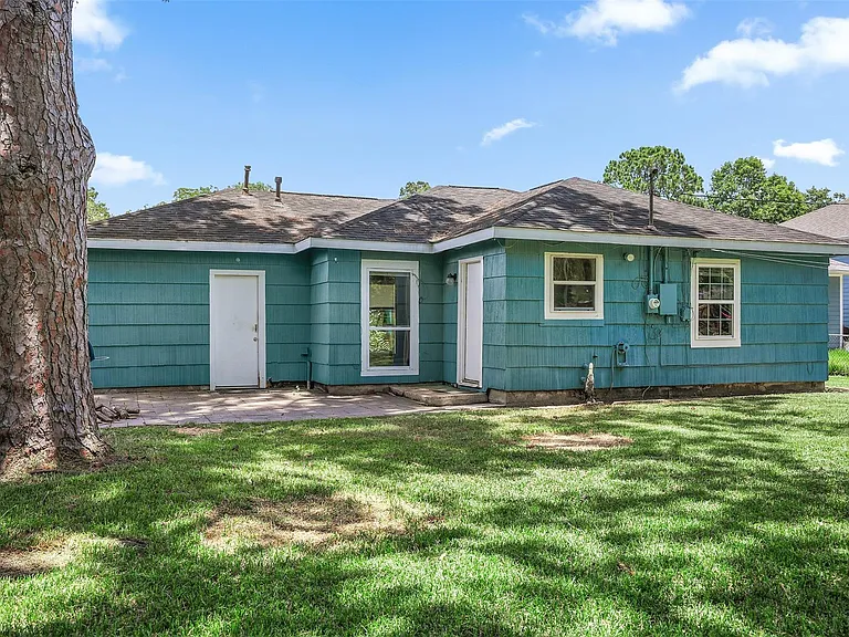 2318 Pecan St — Photo 21