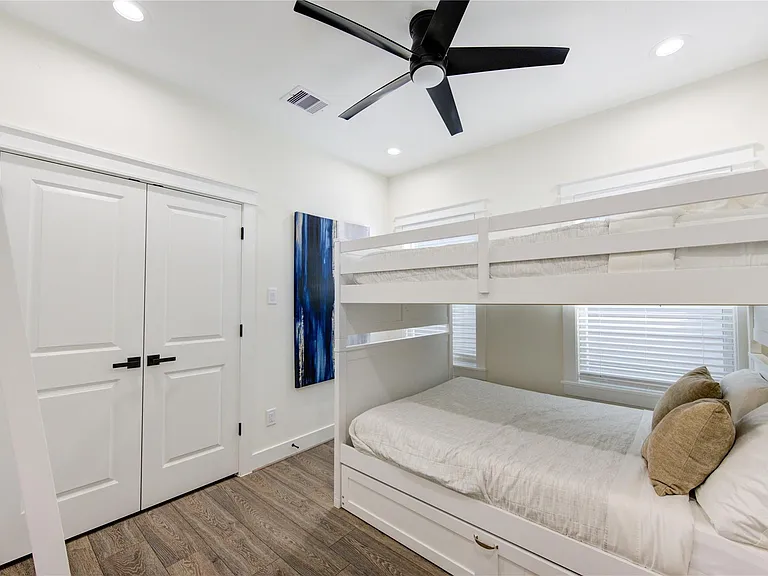 3406 Garapan St #B — Photo 28