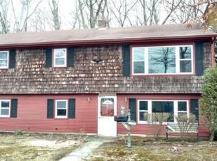 11 Rhinecliffe Rd, Swansea, MA 02777
