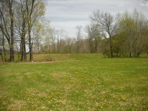 1422 River Dr, Endicott, NY 13760