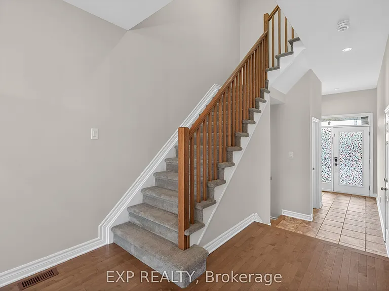 322 Rainrock Cres — Photo 8