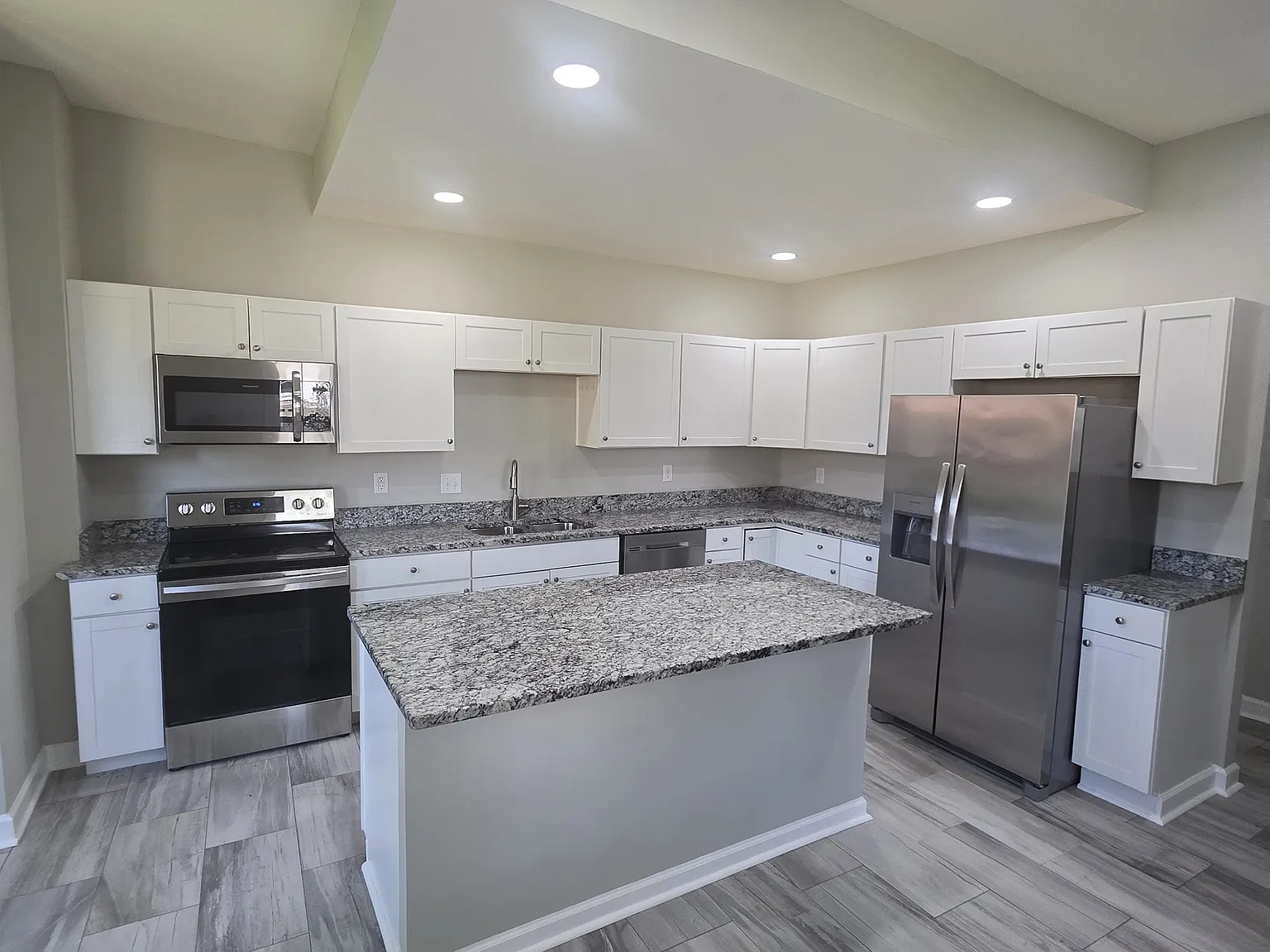 4 bed, 3324 sqft, $2,500 — Photo 4
