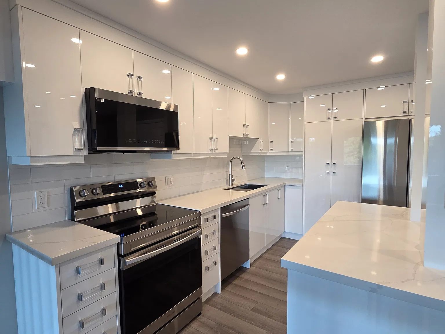 1 bed, 880 sqft, $2,700 — Photo 1
