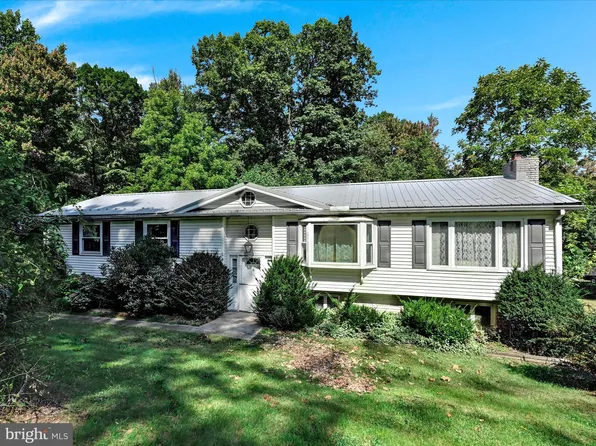 74 Fountain Rd, Hegins, PA 17938