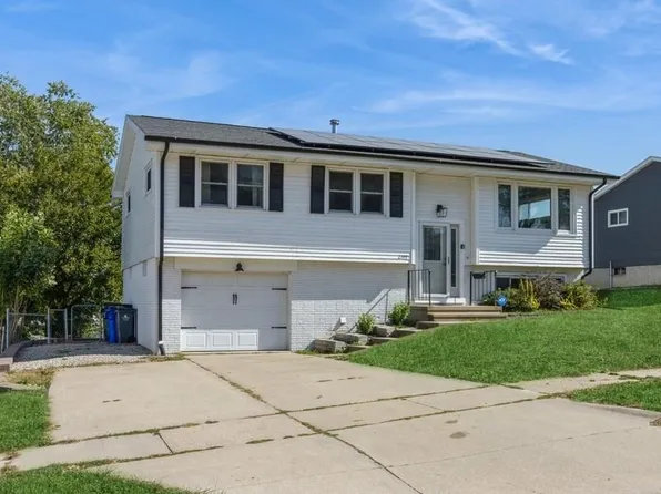 2749 Evelyn Dr SW, Cedar Rapids, IA 52404