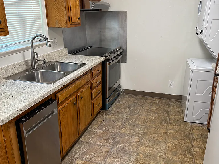 1456 Hopkins St — Photo 7