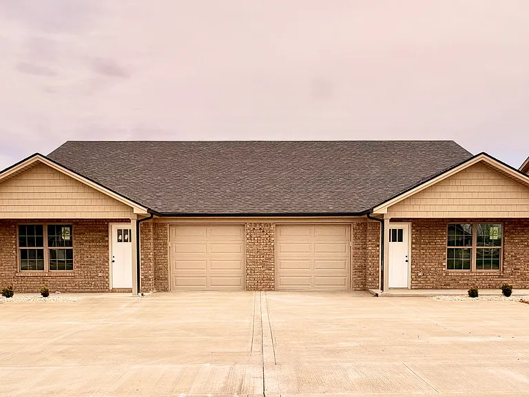 7052 Caravan Dr — Photo 2