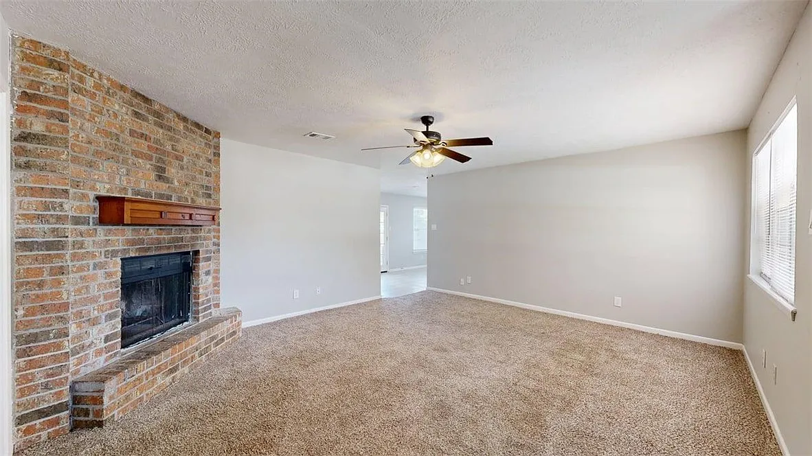 3 bed, 1347 sqft, $1,825 — Photo 2