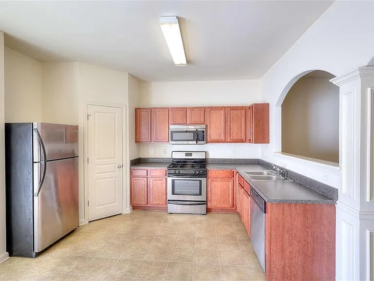 2658 Avanti Way — Photo 2