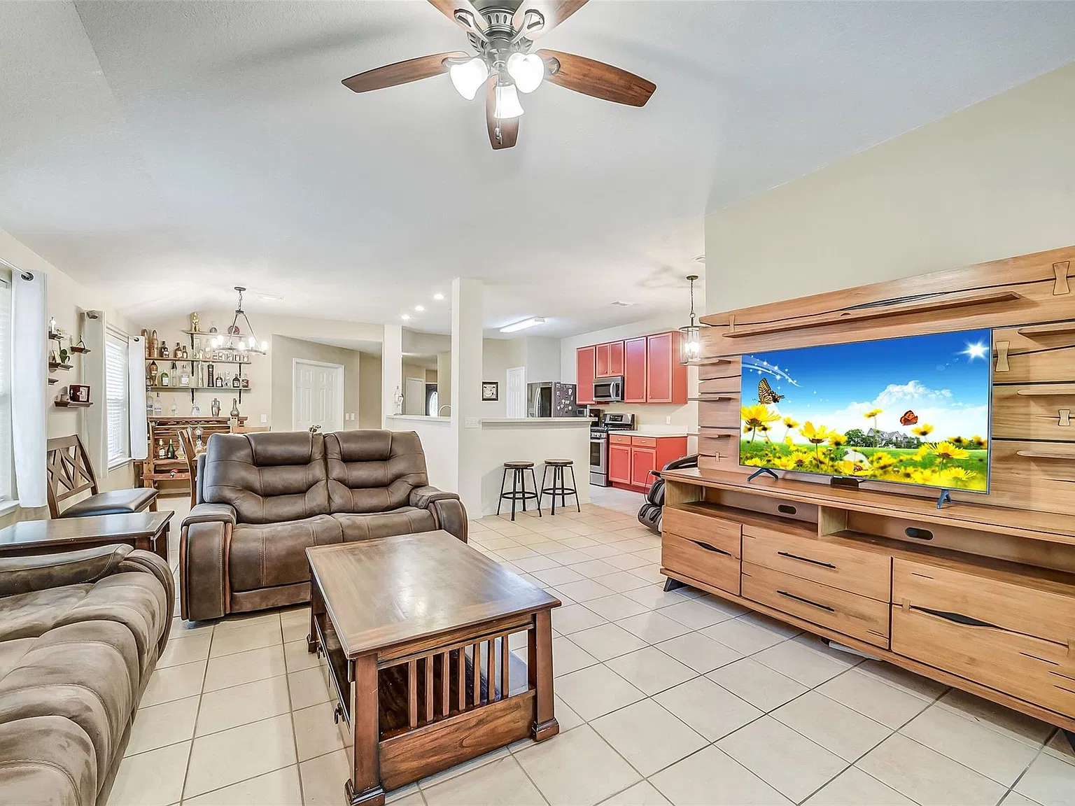 3 bed, 2.0 bath, 1759 sqft, $2,000 — Photo 3