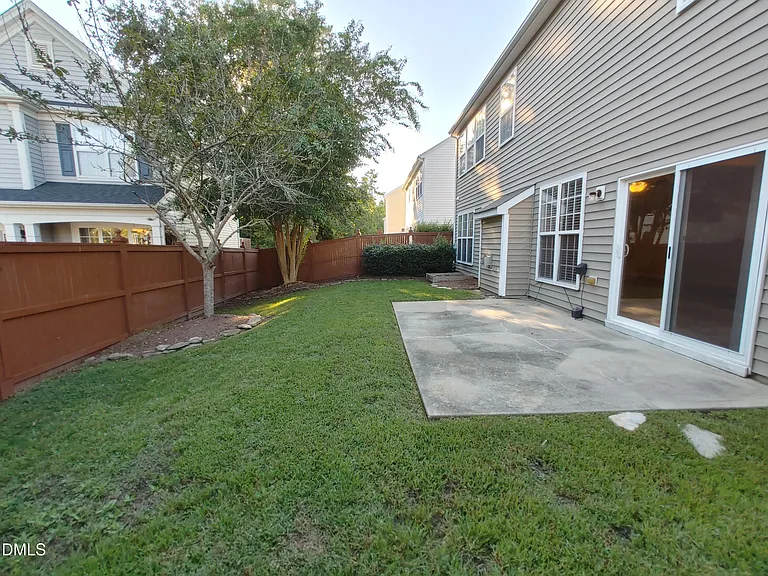 301 Millicent Way — Photo 34