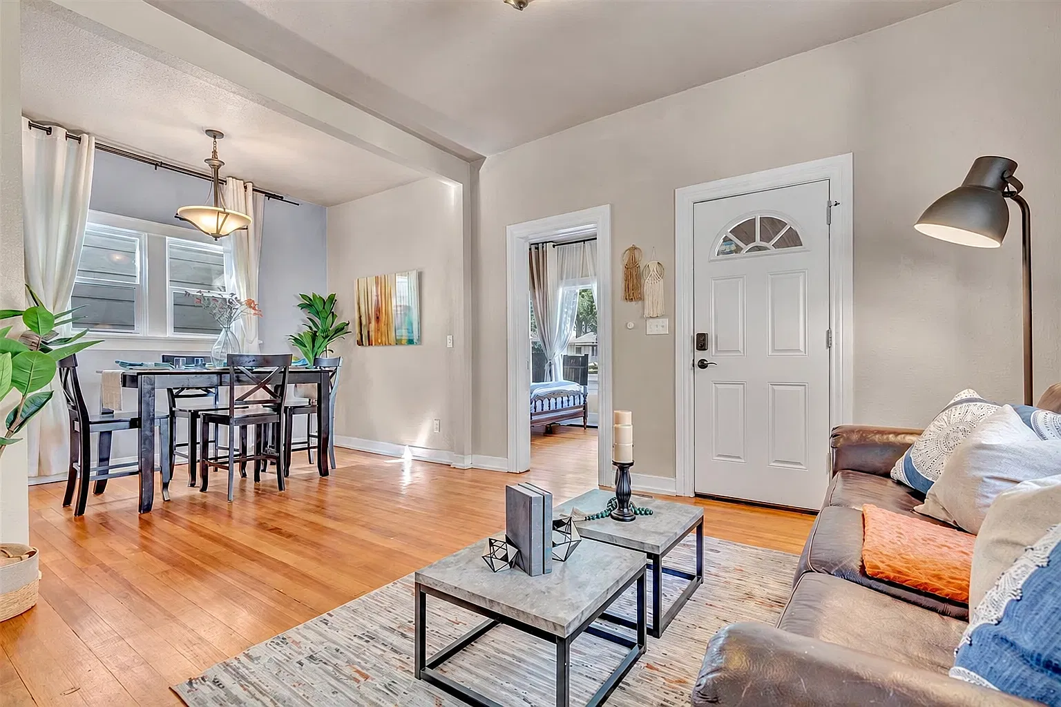 2 bed, 887 sqft, $1,850 — Photo 2