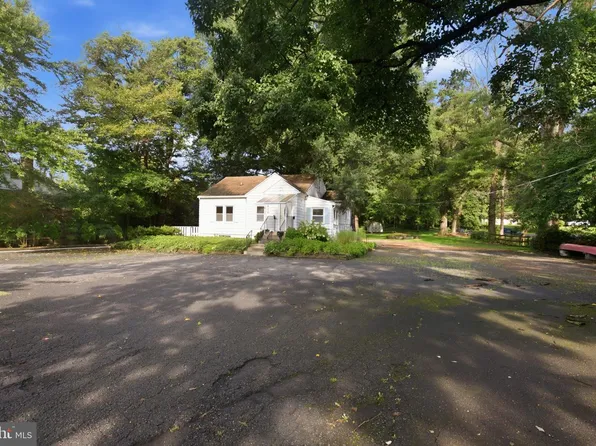 4616 Ravensworth Rd, Annandale, VA 22003